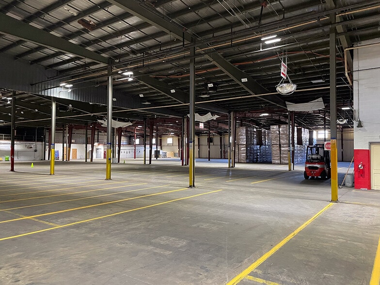 More Photos Of 19224 Longmeadow Rd, Hagerstown Distribution For Sale