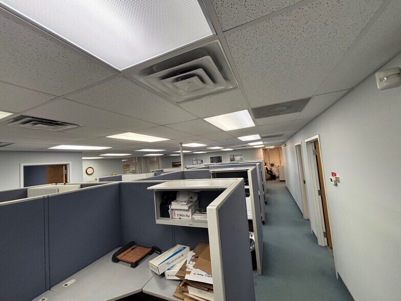 More Photos Of 1654 King St, Enfield Office For Lease