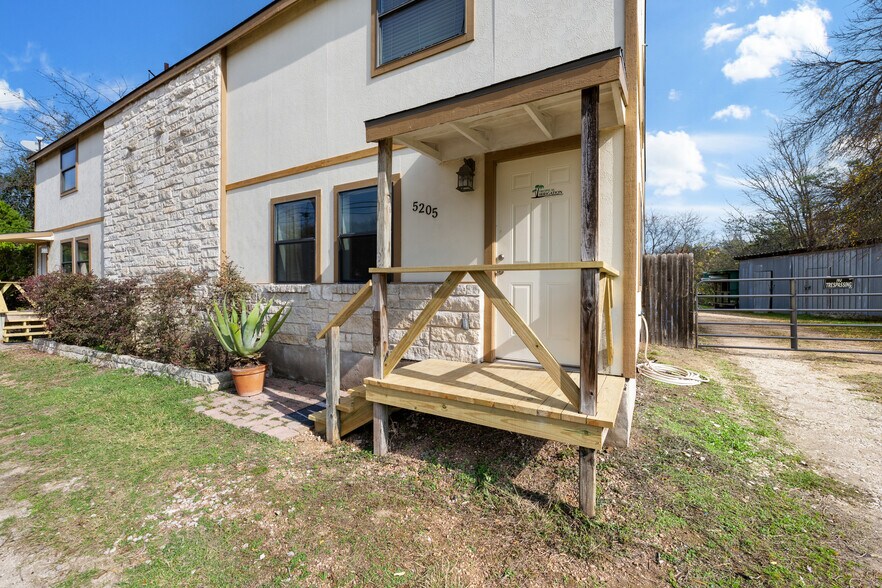 More Photos Of 5205 Hudson Bend Rd, Austin Light Manufacturing For Sale