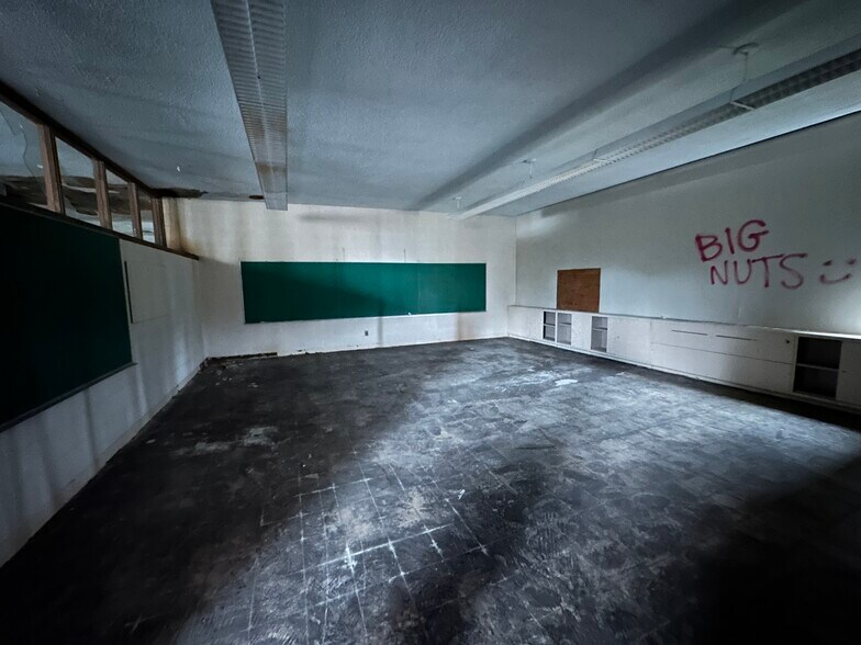 More Photos Of 1123 N Sherman St, Bay City Schools For Lease