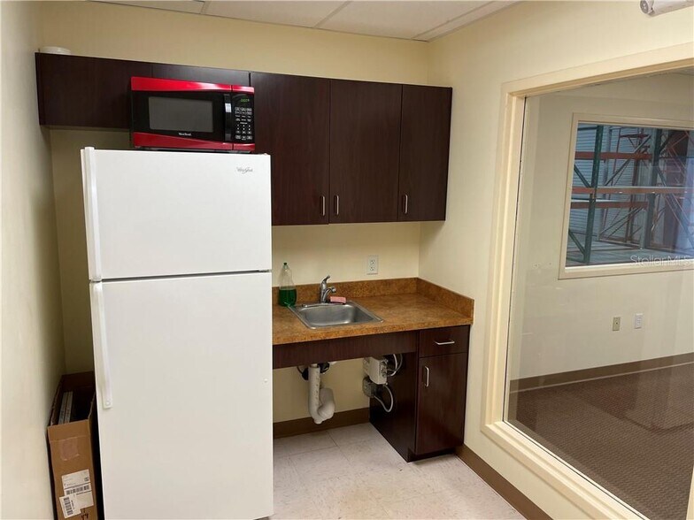 More Photos Of 206 Reece Way, Casselberry Warehouse For Sale