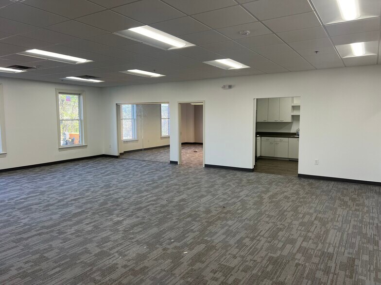 More Photos Of 1902 Leland Dr SE, Marietta Unknown For Lease