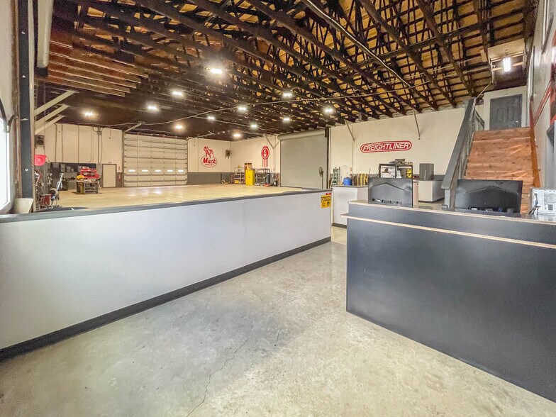 More Photos Of 1625 W Duke Rd, Sutherlin Warehouse For Sale