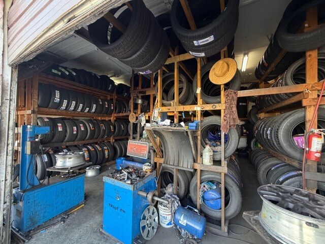 More Photos Of 12305 W Dixie Hwy, North Miami Auto Repair For Lease