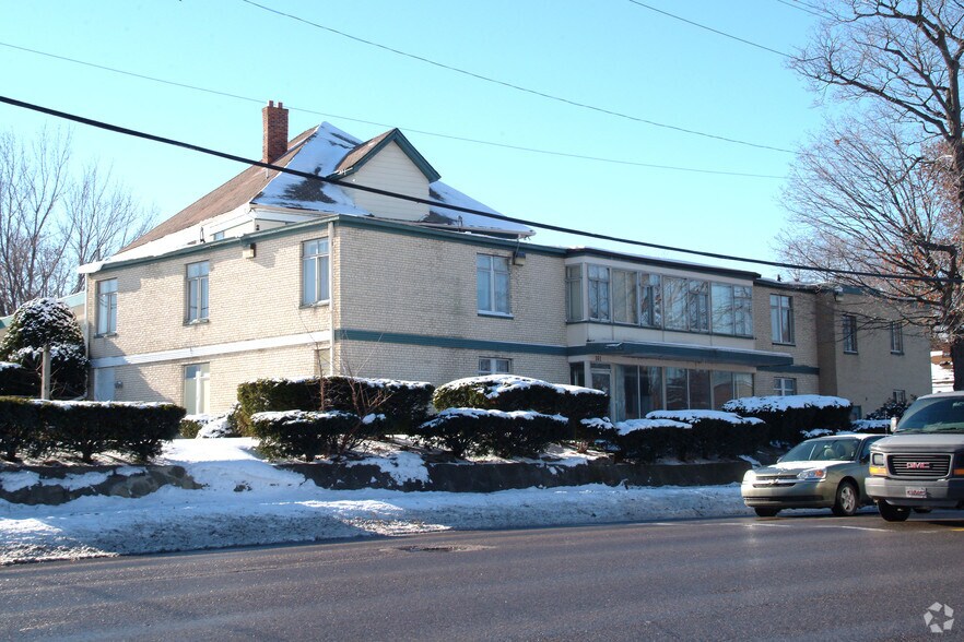 More Photos Of 161 State St, Pontiac Assisted Living For Lease