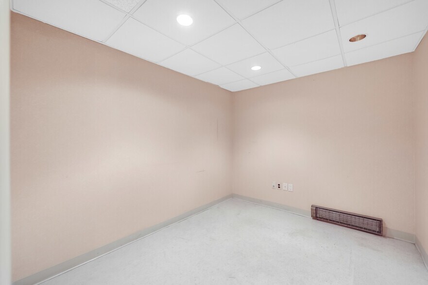 More Photos Of 385 S Maple Ave, Glen Rock Medical For Lease