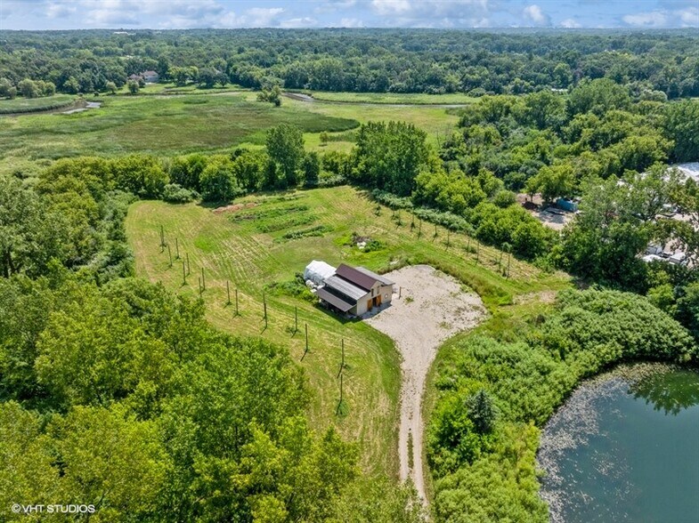 More Photos Of 22221 N Pepper Rd, Lake Barrington General Retail For Sale