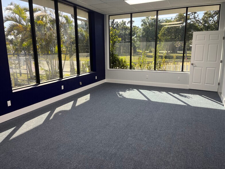 More Photos Of 3120-3131 E Riverside Dr, Fort Myers Flex For Sale