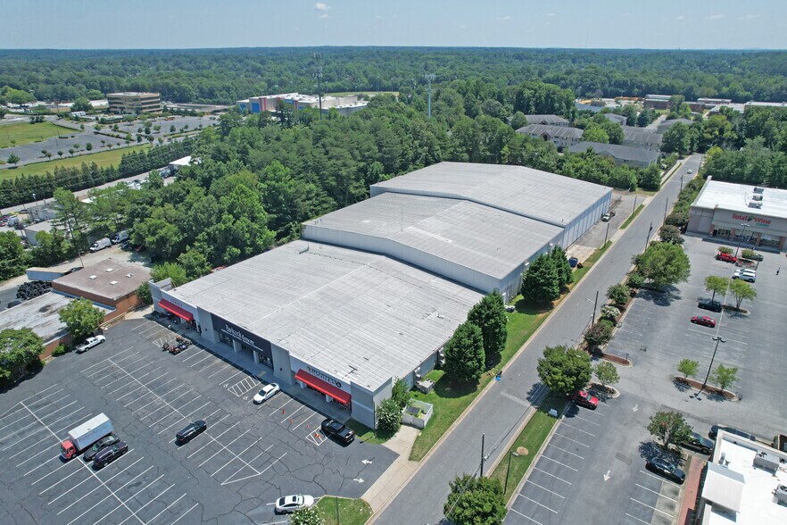 More Photos Of 3407 W Gate City Blvd, Greensboro Freestanding For Lease