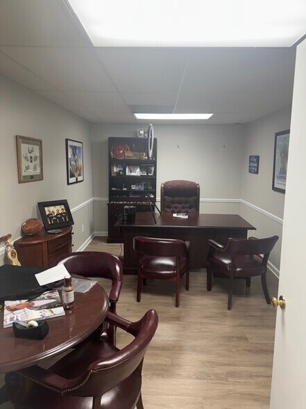 More Photos Of 115 W Court House Sq, Cumming Medical For Lease