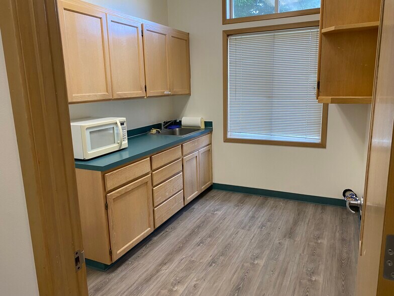 More Photos Of 12911 SE Kent Kangley Rd, Kent Medical For Lease