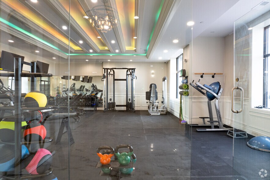 More Photos Of 9600 Franklin, Franklin Park Apartments For Lease