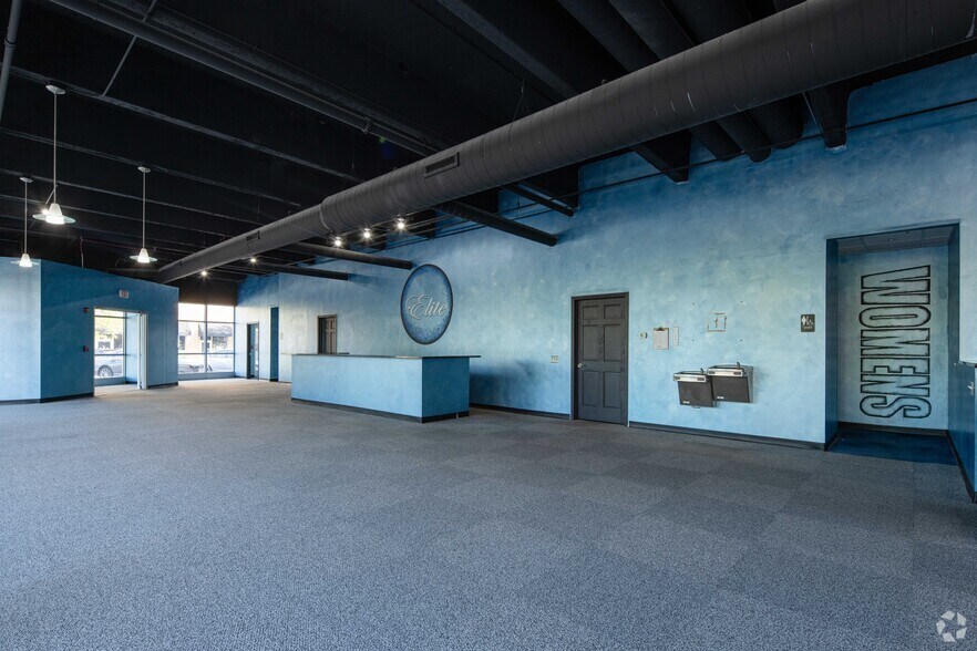 More Photos Of 1518 Market St, Des Plaines Unknown For Lease