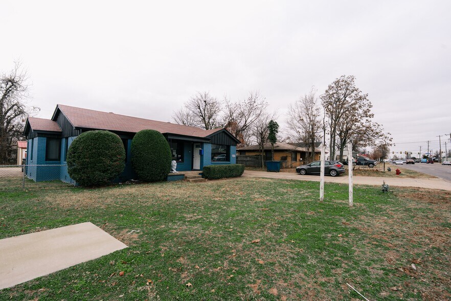 More Photos Of 3501 N Rockwell Ave, Bethany Office For Sale