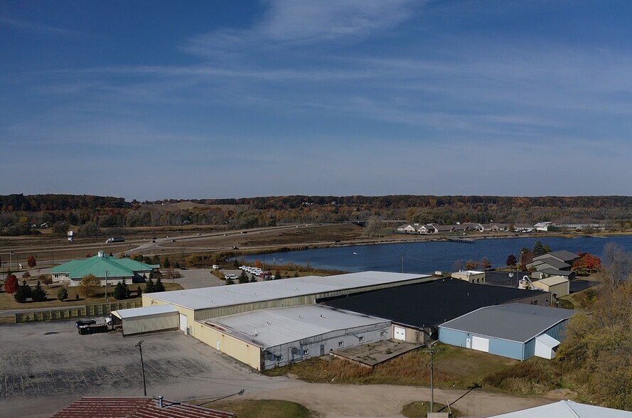 More Photos Of 710 Rains Dr, Gladstone Manufacturing For Lease