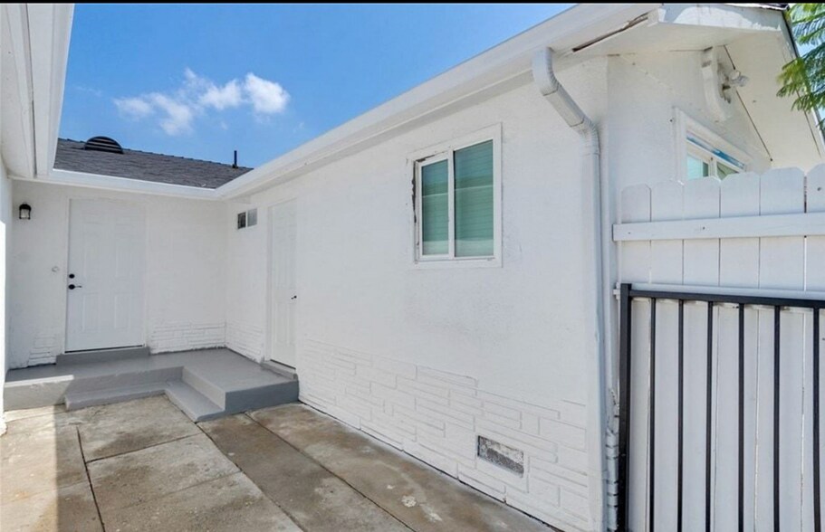 More Photos Of 1143 E 106th St, Los Angeles Apartments For Sale