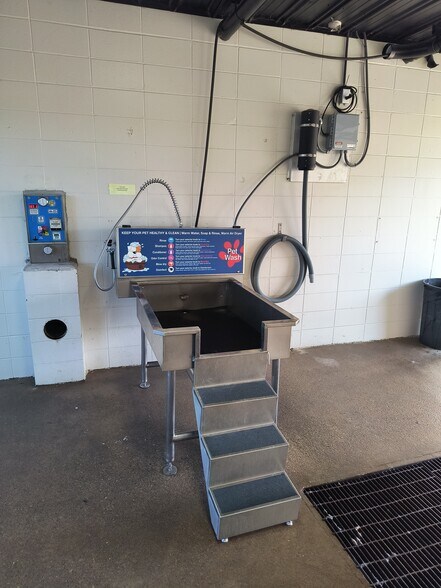 More Photos Of 50 Eastside Rd, Platteville Carwash For Sale
