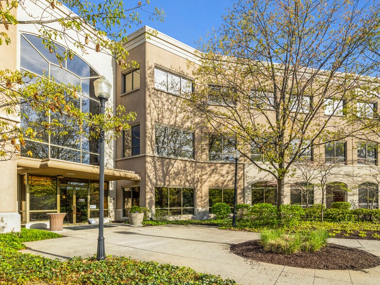 More Photos Of 9435 Waterstone Blvd, Cincinnati Office For Sale