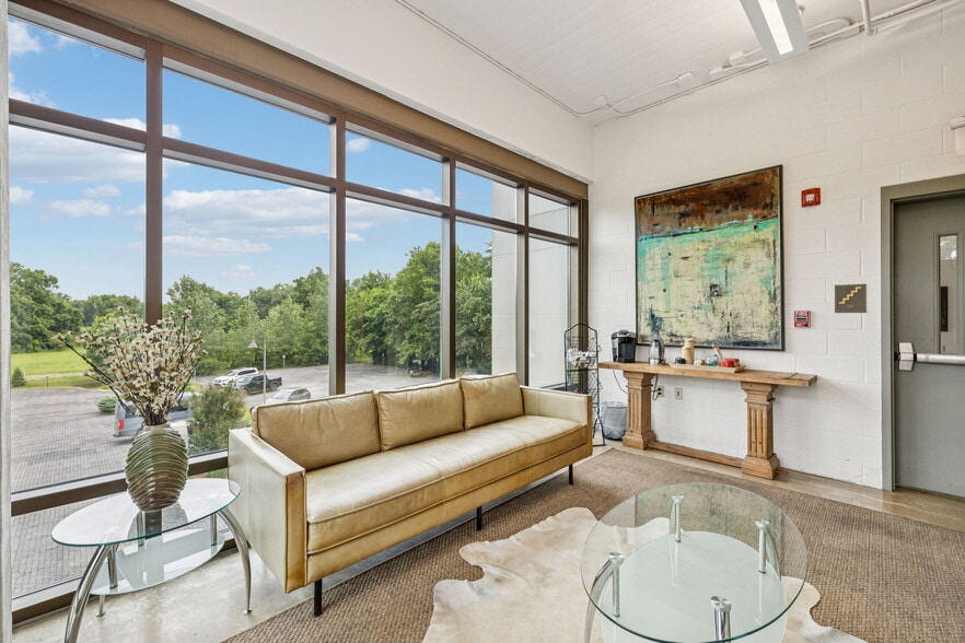 More Photos Of 112 Bridge St, Franklin Office For Sale