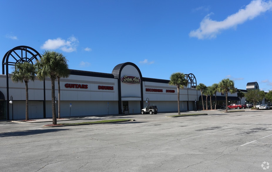 More Photos Of 4600-4678 E Colonial Dr, Orlando General Retail For Lease