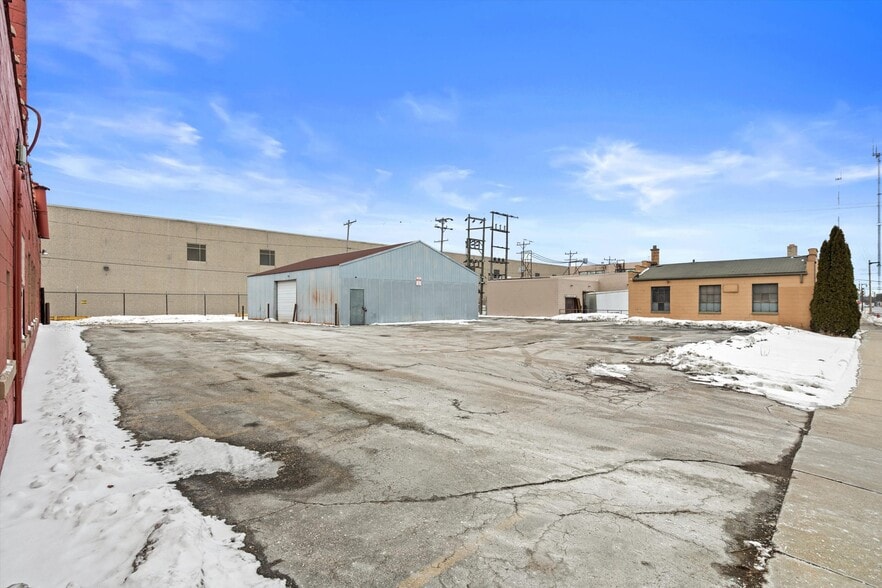 More Photos Of 3701 N Holton St, Milwaukee Manufacturing For Sale
