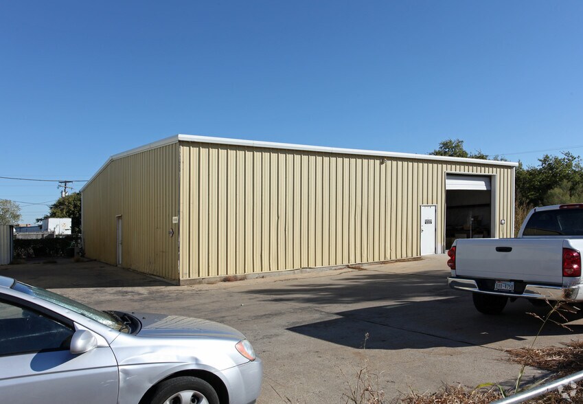 More Photos Of 5150 Boyd Blvd, Rowlett Warehouse For Lease