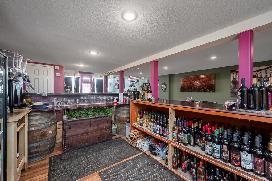 More Photos Of 620 Cherokee St, Leavenworth Storefront For Sale