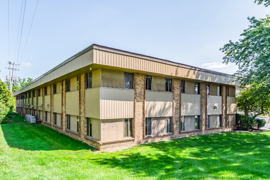 More Photos Of 913 W Holmes Rd, Lansing Medical For Sale