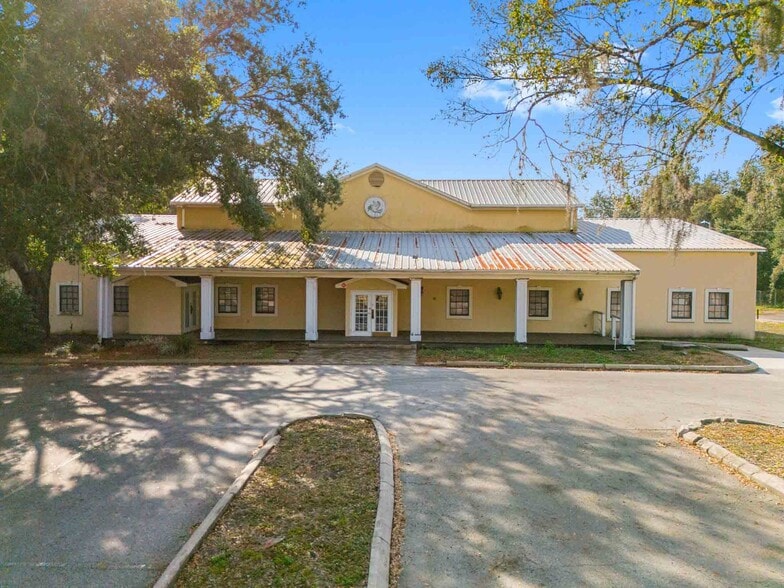 More Photos Of 10511 Main St, Thonotosassa Religious Facility For Sale