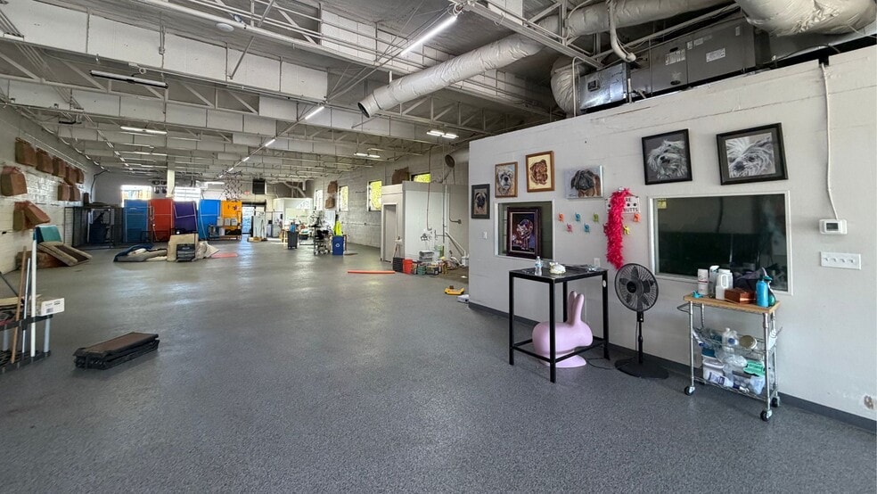 More Photos Of 310 Rock Island St, Dallas Flex For Lease