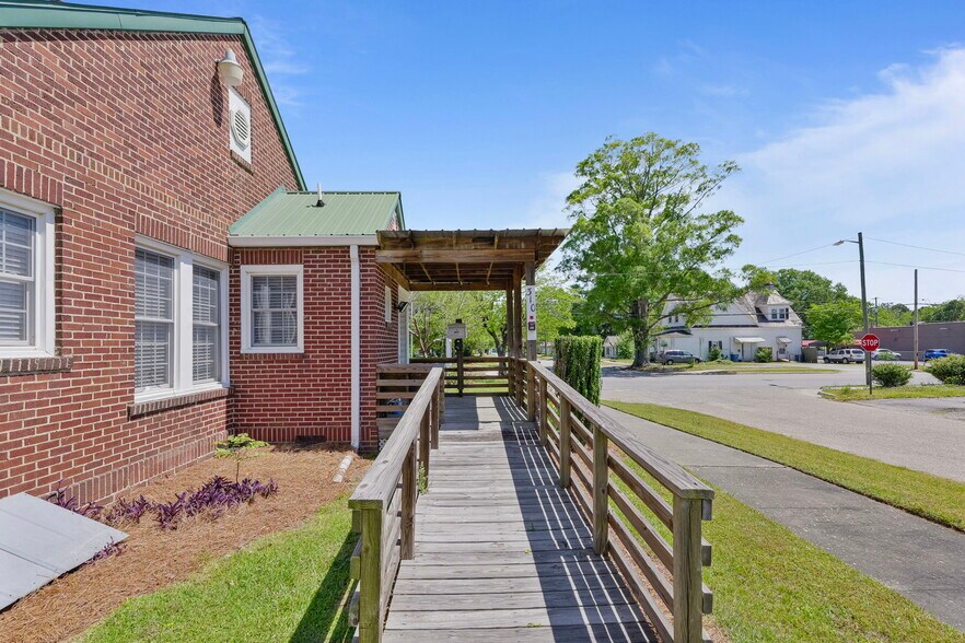 More Photos Of 310 S Clinton Ave, Dunn Medical For Sale