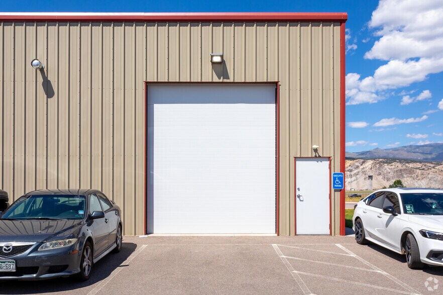 More Photos Of 707 Plane St, Gypsum Warehouse For Lease