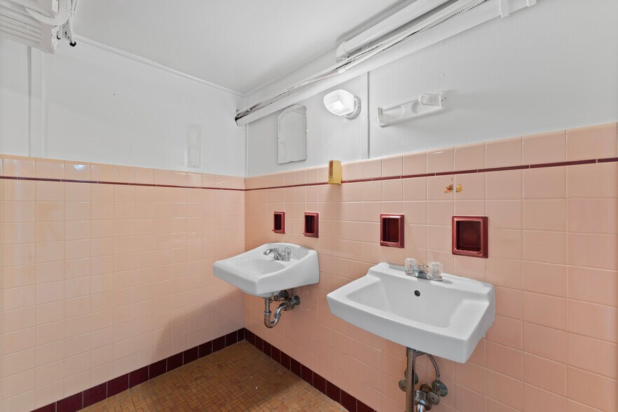 More Photos Of 21 Church St, Elmwood Park Religious Facility For Sale