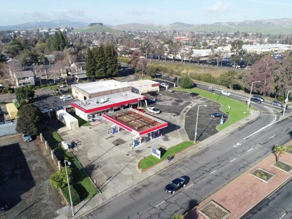 More Photos Of 2395 N Texas St, Fairfield Service Station For Sale