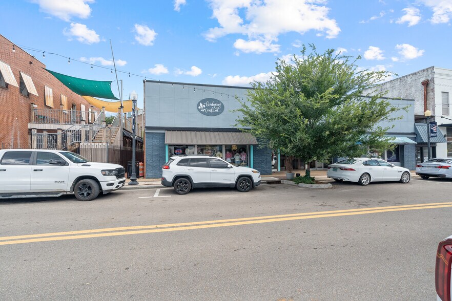More Photos Of 531 Central Ave, Laurel Flex For Sale