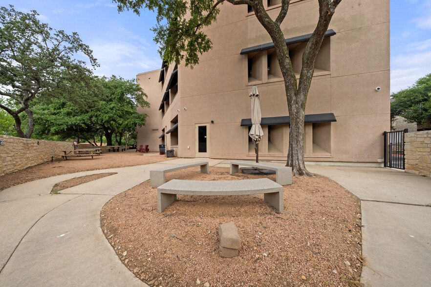 More Photos Of 7620 Guadalupe St, Austin Office For Lease