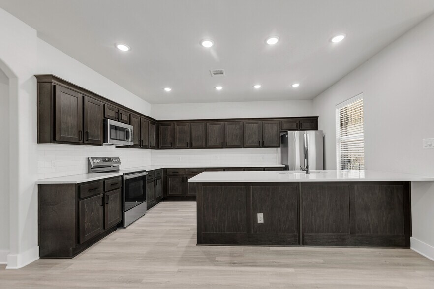 More Photos Of 514 Deacon Dr W, College Station Apartments For Sale