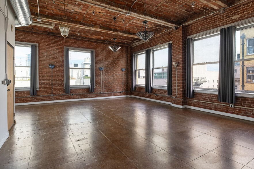 More Photos Of 215 W 7th St, Los Angeles Apartments For Sale