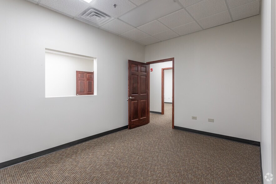 More Photos Of 16151 Weber Rd, Joliet Medical For Lease