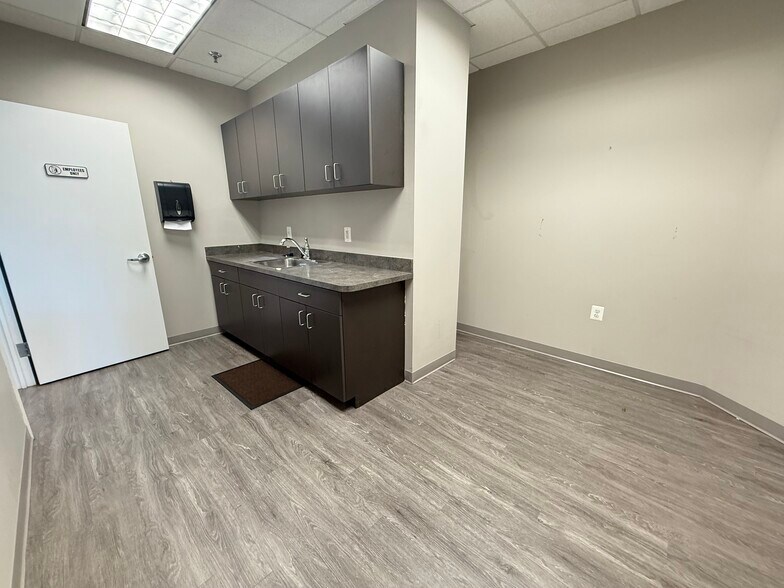 More Photos Of 12200 Tech Rd, Silver Spring Medical For Lease