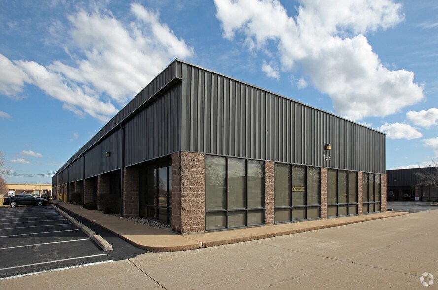 More Photos Of 722 Spirit Of St Louis Blvd, Chesterfield Unknown For Lease