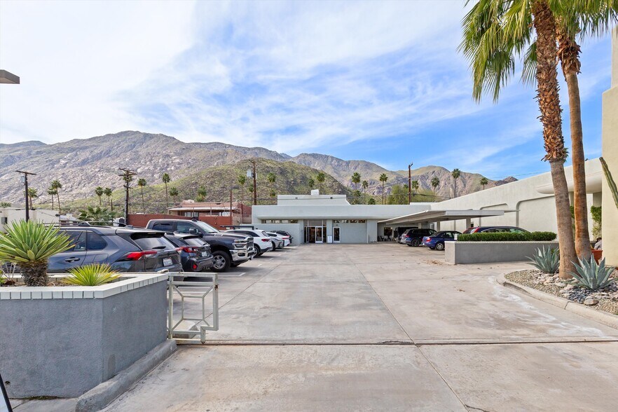More Photos Of 383 N Indian Canyon Dr, Palm Springs Freestanding For Sale