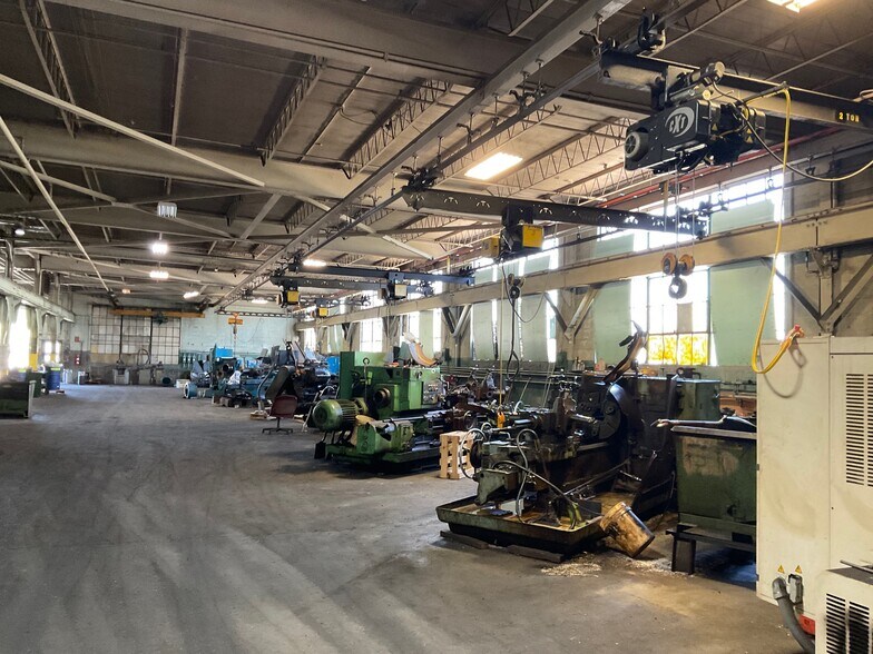 More Photos Of 3760 Oakwood Ave, Youngstown Warehouse For Lease