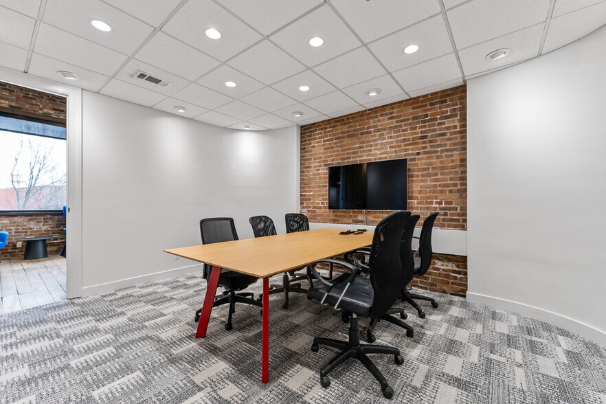 More Photos Of 330 N College Ave, Indianapolis Office For Sale