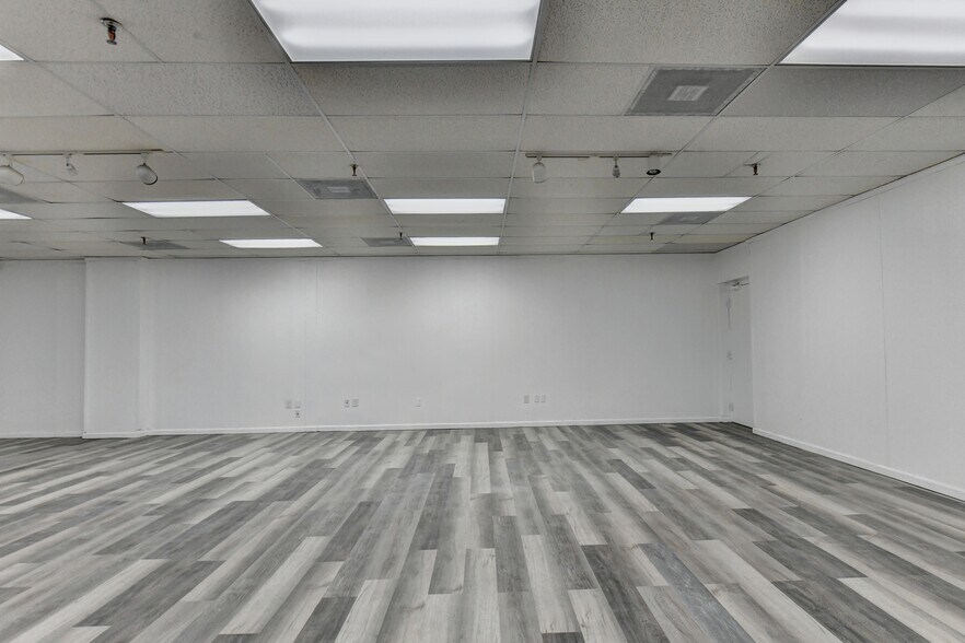 More Photos Of 6301 Best Friend Rd, Norcross Manufacturing For Lease