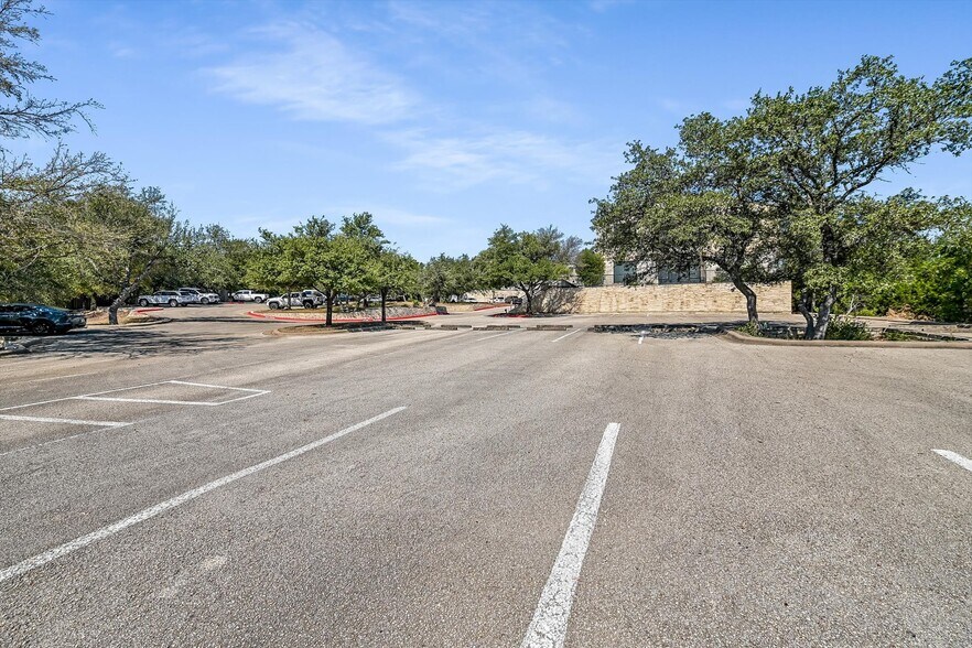 More Photos Of 7 Lakeway Centre Ct N, Lakeway Office For Lease