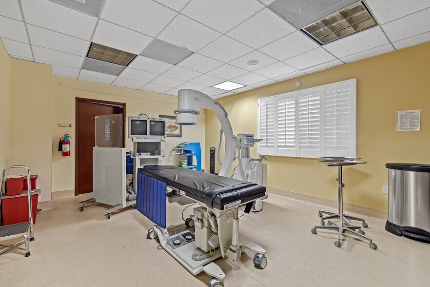 More Photos Of , Santa Clarita Office For Sale