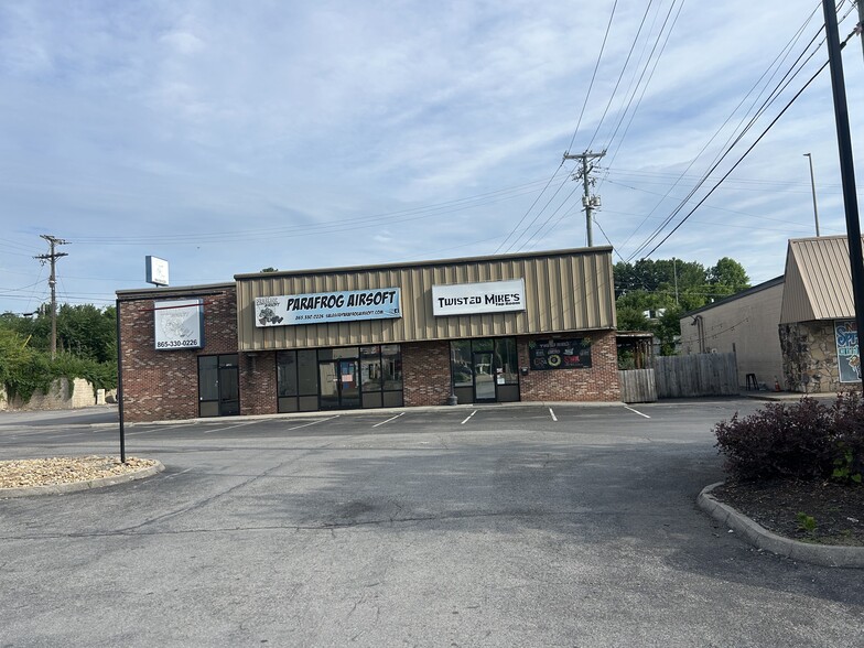 More Photos Of 7125-7129 Kingston Pike, Knoxville Freestanding For Lease