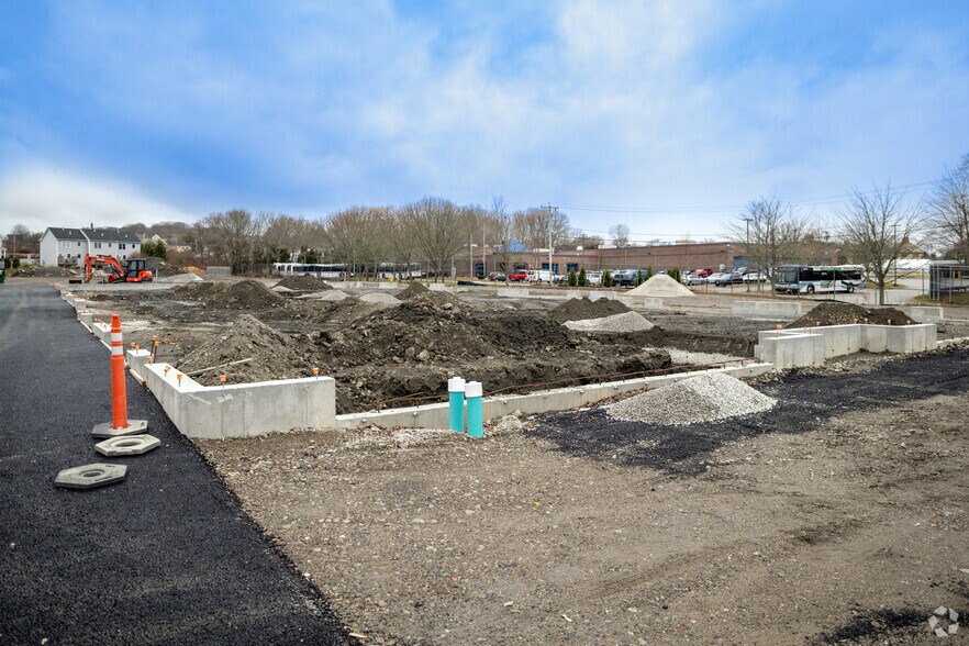 Primary Photo Of 300 Coddington Hwy, Middletown Warehouse For Sale