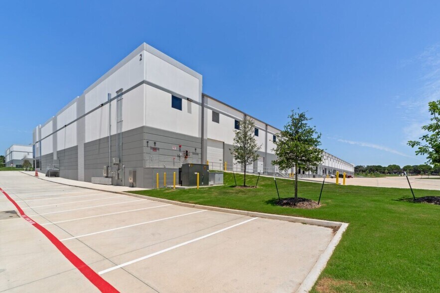 More Photos Of West Avenue and Wurzbach Parkway, San Antonio Unknown For Lease
